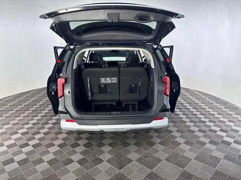 Certified 2025 Kia Carnival FWD image 17