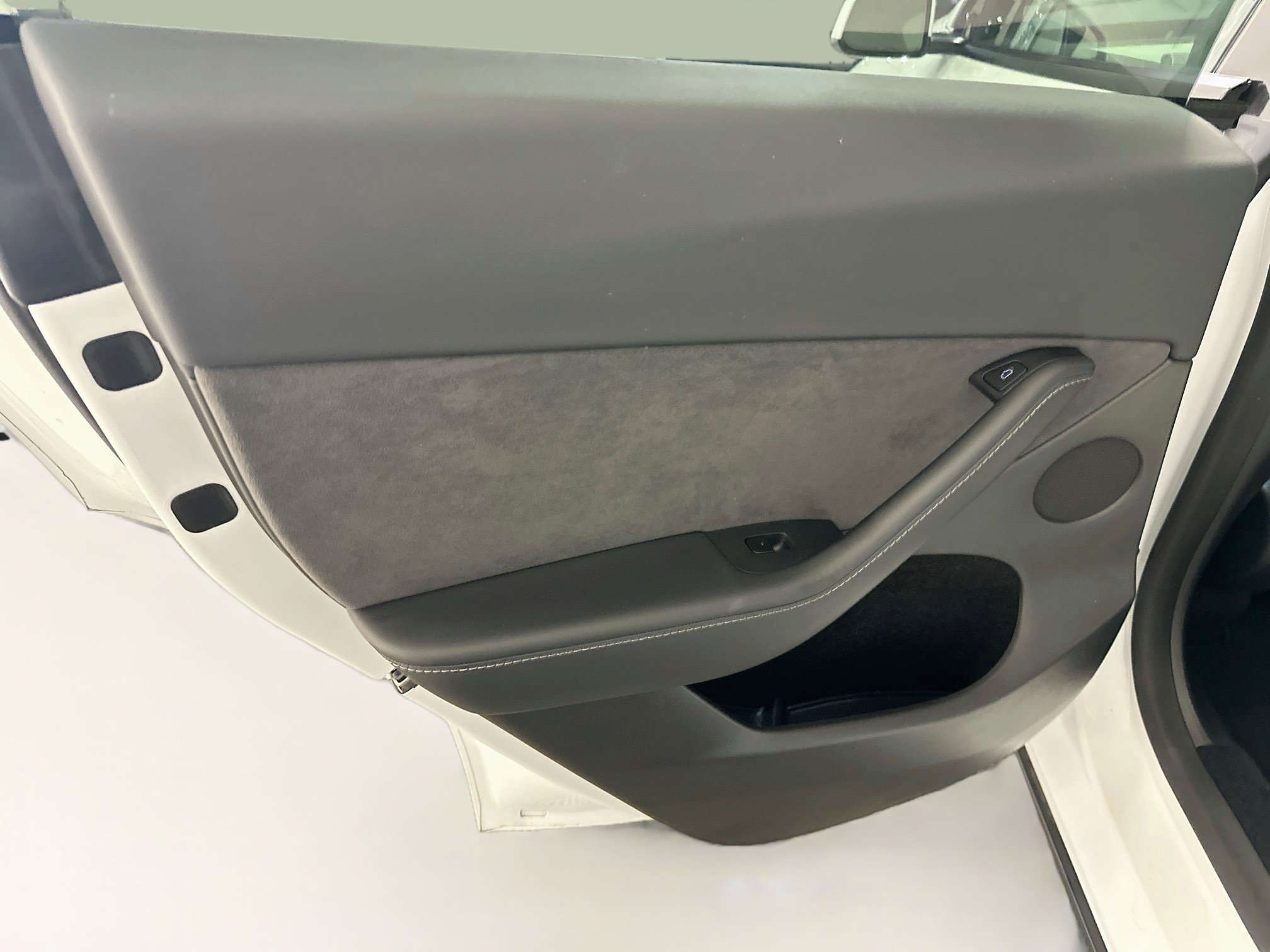 Used 2025 Tesla Model Y Long Range AWD/4WD image 28