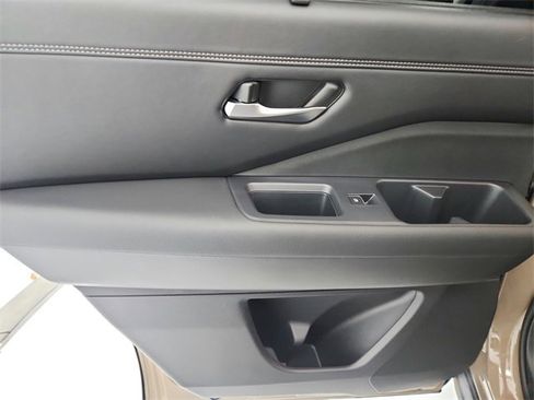 Used 2024 Nissan Pathfinder Platinum w/ Cargo Package image 38