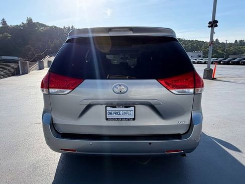 Used 2012 Toyota Sienna XLE FWD image 4
