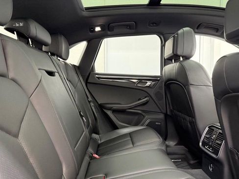 Certified 2025 Porsche Macan image 13