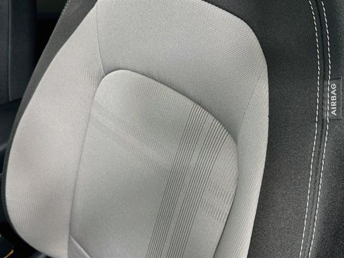 Used 2024 Hyundai Venue SEL FWD image 18