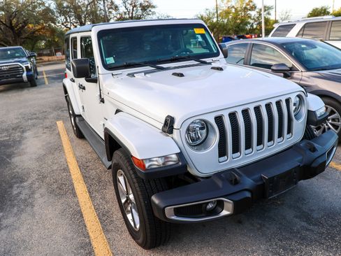 Used 2018 Jeep Wrangler Unlimited Sahara image 4