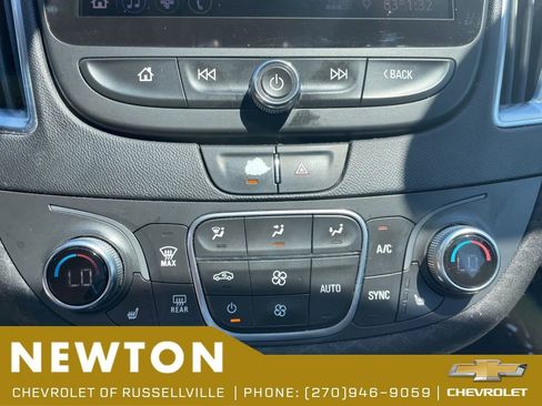 Used 2020 Chevrolet Malibu LT FWD image 12