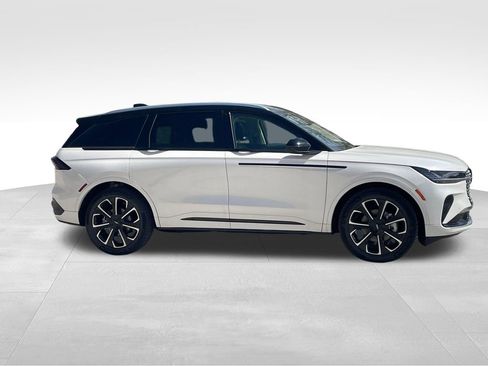 New 2026 Lincoln Nautilus Reserve AWD/4WD image 6