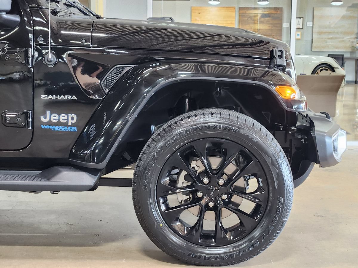 Used 2021 Jeep Wrangler Unlimited Sahara w/ Cold Weather Group AWD/4WD image 12