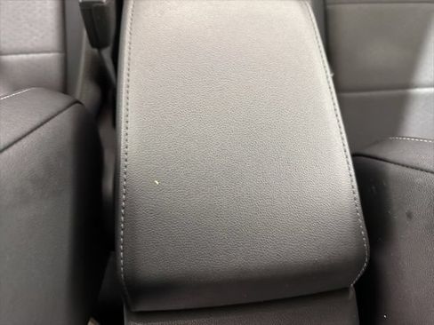 Used 2018 Volkswagen Tiguan SEL w/ 3rd Row Seat Package AWD/4WD image 43