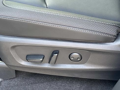 New 2026 Nissan Pathfinder SL FWD image 17