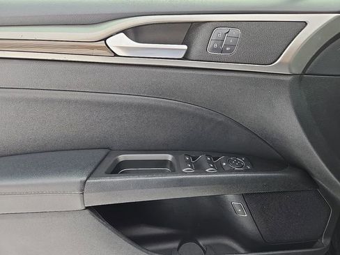 Used 2017 Ford Fusion Energi SE image 15