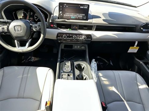 New 2025 Honda Pilot Touring image 16