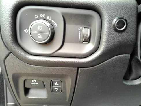 Used 2023 RAM 1500 Big Horn AWD/4WD image 25