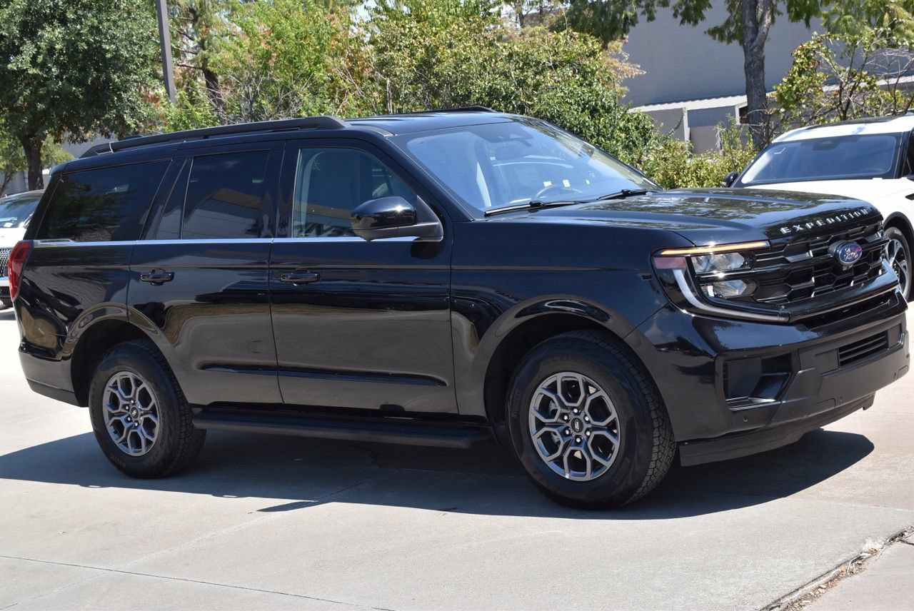 Used 2025 Ford Expedition Active RWD image 5