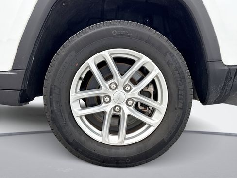 Used 2022 Jeep Grand Cherokee L Laredo w/ Luxury Tech Group I image 27