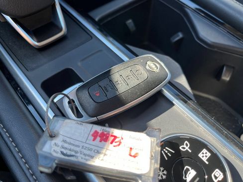 Used 2025 Nissan Pathfinder SV AWD/4WD image 21