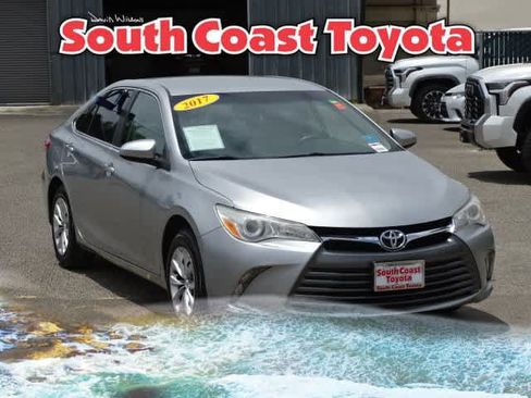 Used 2017 Toyota Camry LE FWD image 2