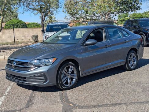 Used 2024 Volkswagen Jetta SE image 2