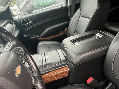 Used 2018 Chevrolet Suburban Premier AWD/4WD image 13