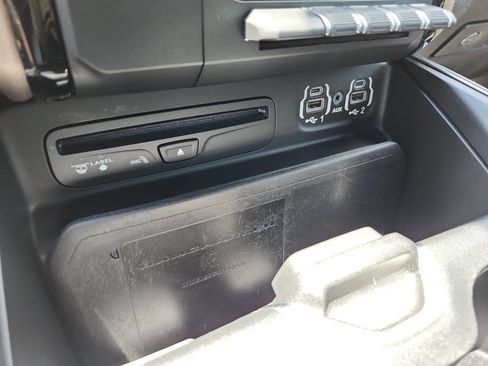 Used 2019 RAM 1500 Laramie AWD/4WD image 23
