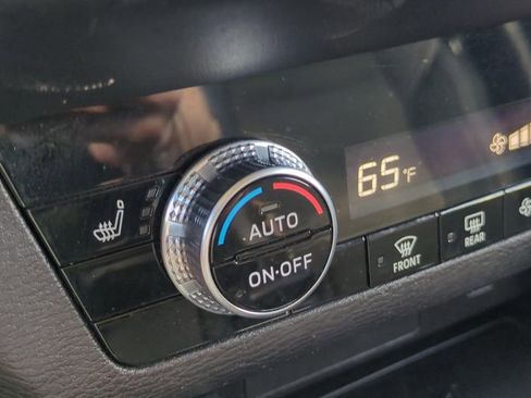 Used 2024 Mitsubishi Outlander SE Black Edition image 21