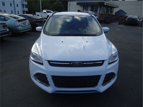 Used 2015 Ford Escape SE w/ Equipment Group 201A AWD/4WD image 2