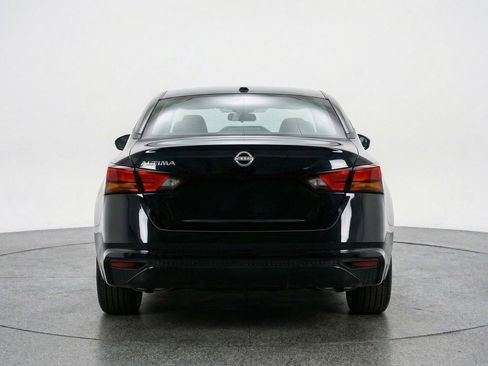 Used 2025 Nissan Altima 2.5 SV FWD image 7