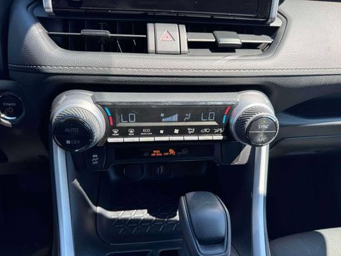 Used 2025 Toyota RAV4 XLE AWD/4WD image 31