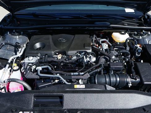 Used 2025 Toyota Camry SE image 11