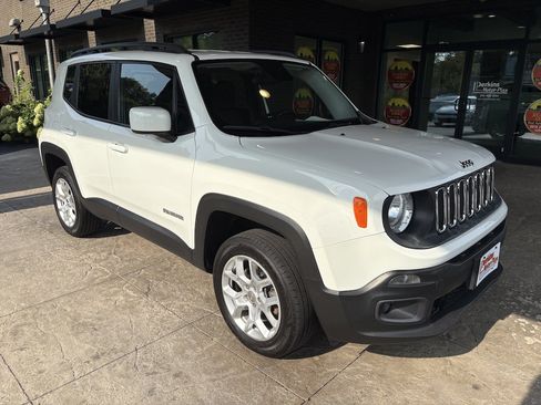 Used 2017 Jeep Renegade Latitude AWD/4WD image 4