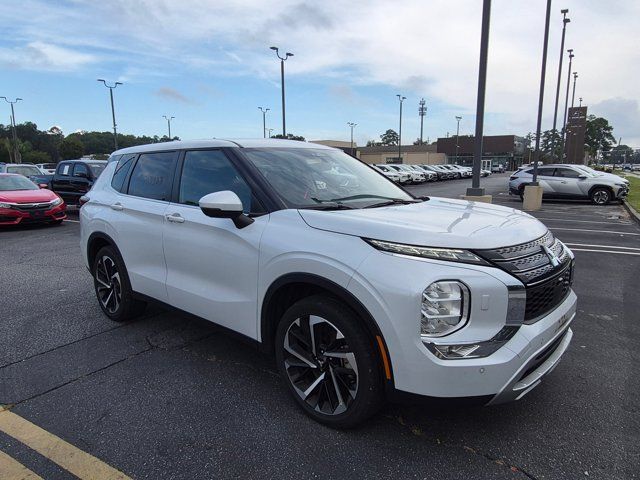Used 2024 Mitsubishi Outlander SE AWD/4WD image 3