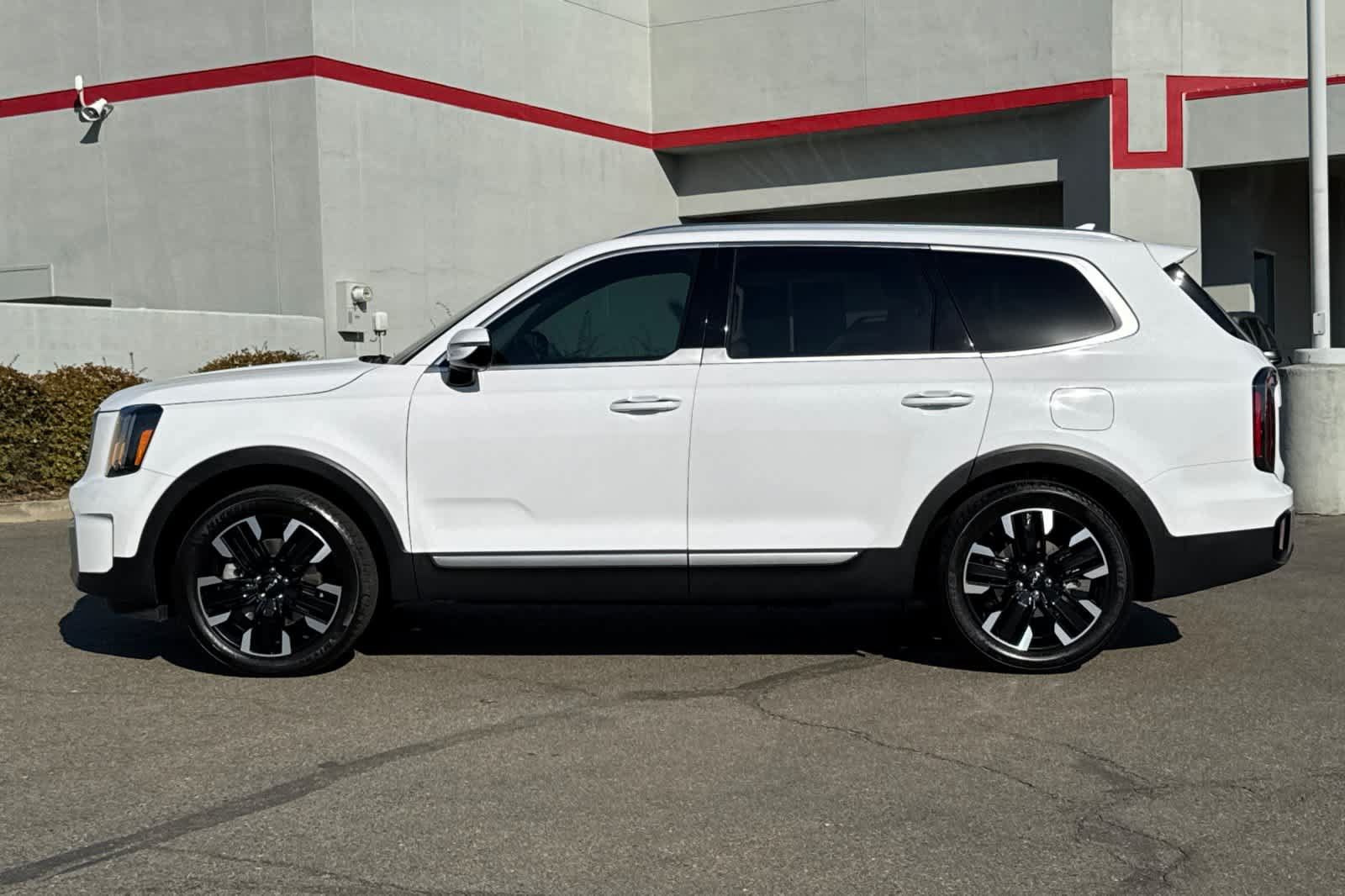 Used 2024 Kia Telluride SX Prestige w/ Towing Package AWD/4WD image 9