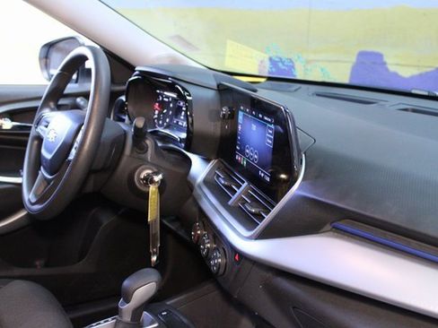 Used 2024 Chevrolet Trax LS w/ LS Convenience Package image 7