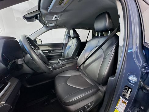 Certified 2024 Toyota Grand Highlander AWD image 16