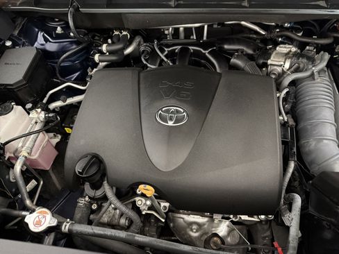Used 2022 Toyota Highlander XLE AWD/4WD image 30