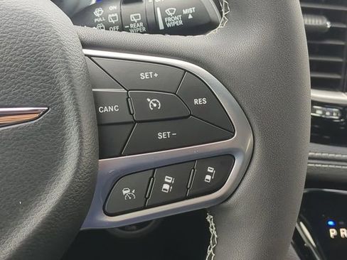 New 2026 Chrysler Pacifica Select image 32