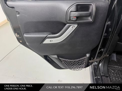 Used 2014 Jeep Wrangler Unlimited Rubicon w/ Connectivity Group AWD/4WD image 31