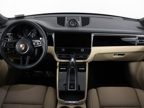 Used 2025 Porsche Macan image 11