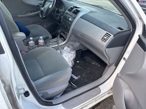 Used 2011 Toyota Corolla LE image 24