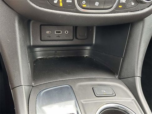 Used 2023 Chevrolet Equinox LT image 12