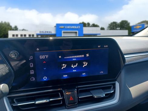 Used 2025 Chevrolet TrailBlazer LT w/ Convenience Package AWD/4WD image 12