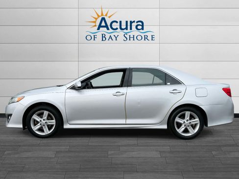 Used 2014 Toyota Camry SE FWD image 4
