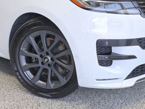 Used 2024 Land Rover Range Rover Sport Dynamic SE image 3