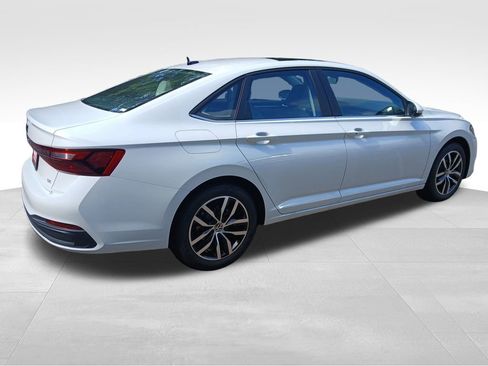 New 2025 Volkswagen Jetta SE image 5
