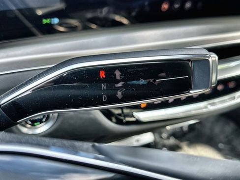 Used 2024 Cadillac Lyriq Luxury image 16