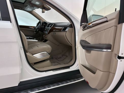 Used 2014 Mercedes-Benz GL 550 4MATIC image 26