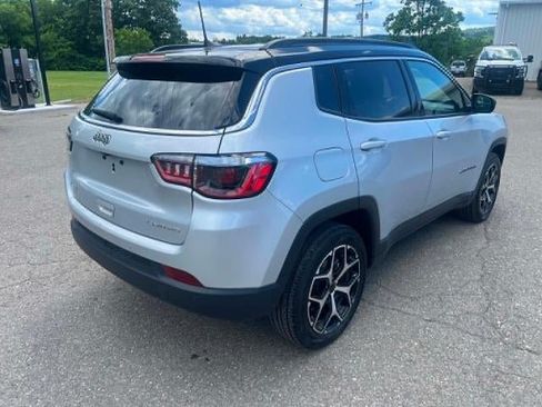 Used 2025 Jeep Compass Limited AWD/4WD image 5