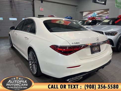 Used 2022 Mercedes-Benz S 580 4MATIC Sedan image 3