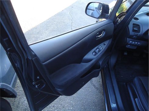 Used 2013 Nissan Leaf S w/ Charger Pkg FWD image 12