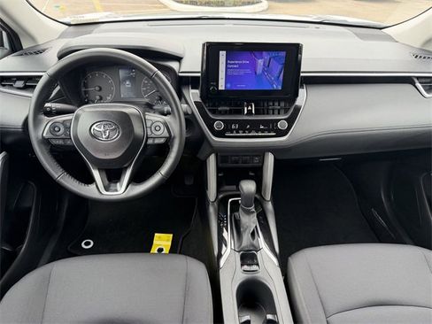 Certified 2025 Toyota Corolla Cross LE image 9