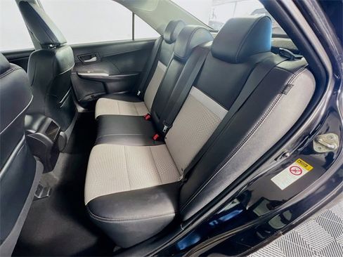 Used 2013 Toyota Camry SE image 25