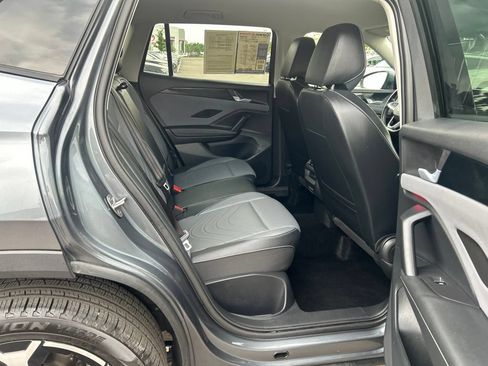 Used 2026 Volkswagen Tiguan SE AWD/4WD image 14
